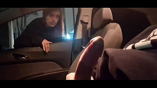 Punheta arriscada para gostosa na rua em público!