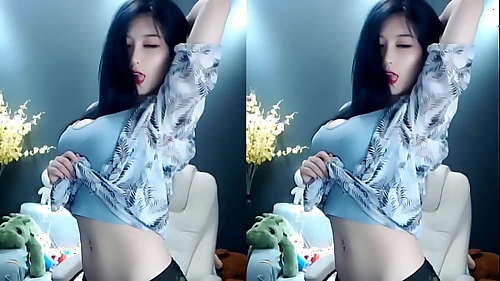 G&aacute;i Trung Quốc nhảy khi&ecirc;u kh&iacute;ch đi&ecirc;n rồ m&aacute;t mẻ